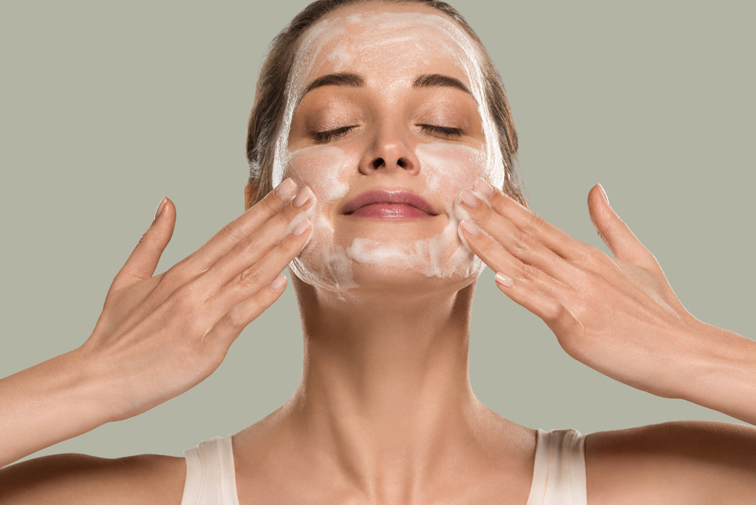 DOPPIA DETERSIONE:LA BASE DI UNA SKINCARE EFFICACE