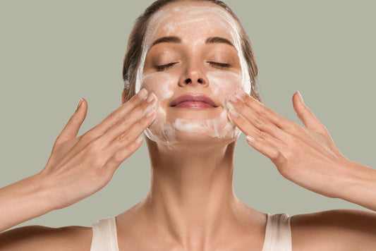 DOPPIA DETERSIONE:LA BASE DI UNA SKINCARE EFFICACE